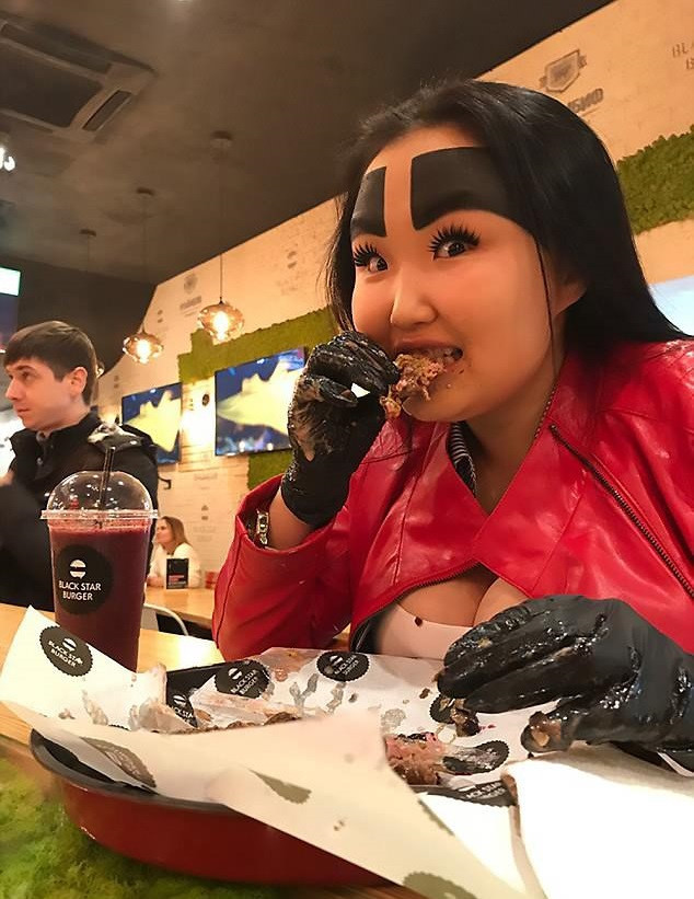 Anzhelika Protodyakonova có hơn 90.000 lượt theo dõi trên Instagram. Nhưng hiện tại, không biết vì lý do gì, cô đã đặt trang cá nhân của mình ở chế độ riêng tư.