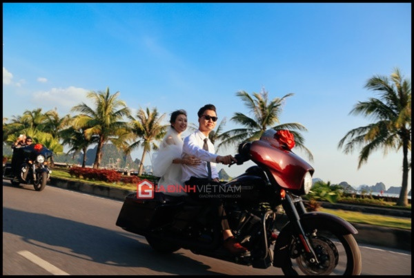 Đoàn rước dâu gồm bạn bè chú rể với khoảng 20 chiếc mô tô phân khối lớn trong đó có những cái tên siêu khủng.