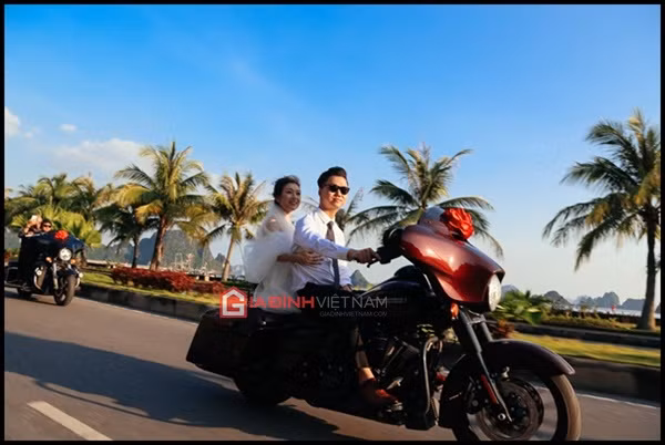 Đoàn rước dâu gồm bạn bè chú rể với khoảng 20 chiếc mô tô phân khối lớn trong đó có những cái tên siêu khủng.