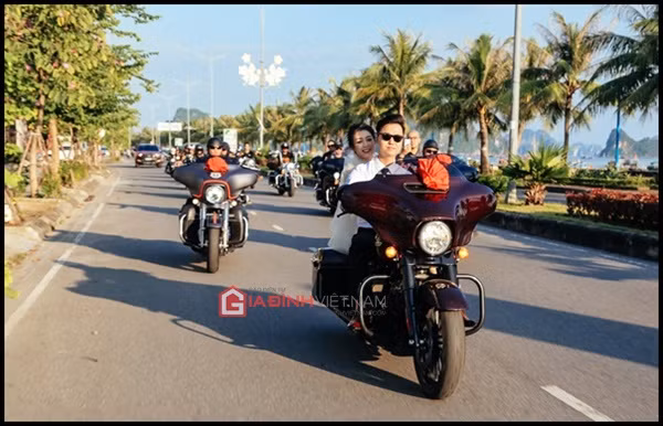 Đám rước dâu khủng nhanh chóng trở thành tâm điểm trên các diễn đàn xe bởi sự xuất hiện của không ít những siêu xe hiếm gặp cùng hội tụ.