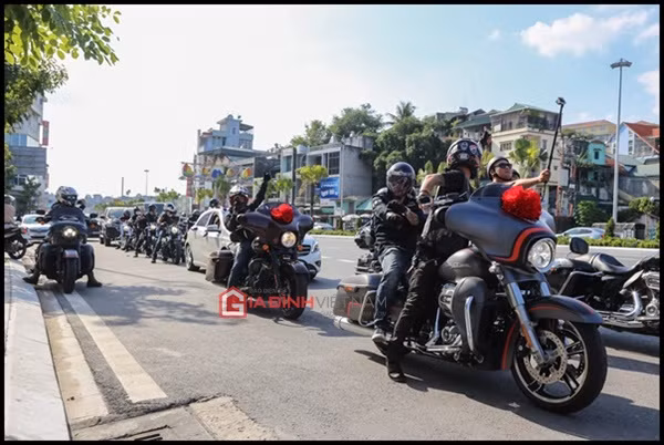 Được biết, nhân vật chính của đám cưới “xế khủng” này là chú rể Duy Vũ và cô dâu Hà Trang.