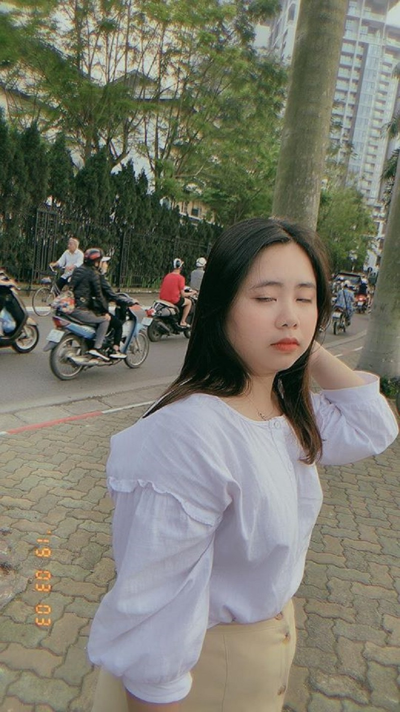 Chính bởi vậy, nhiều dân mạng đã bày kế rằng thay vì ngồi đó mà Anti các chàng người yêu chụp ảnh vô tâm thì hãy bỏ thời gian, đào tạo họ qua một lớp chụp ảnh sống ảo mà giảng viên chính là hội các chị em.