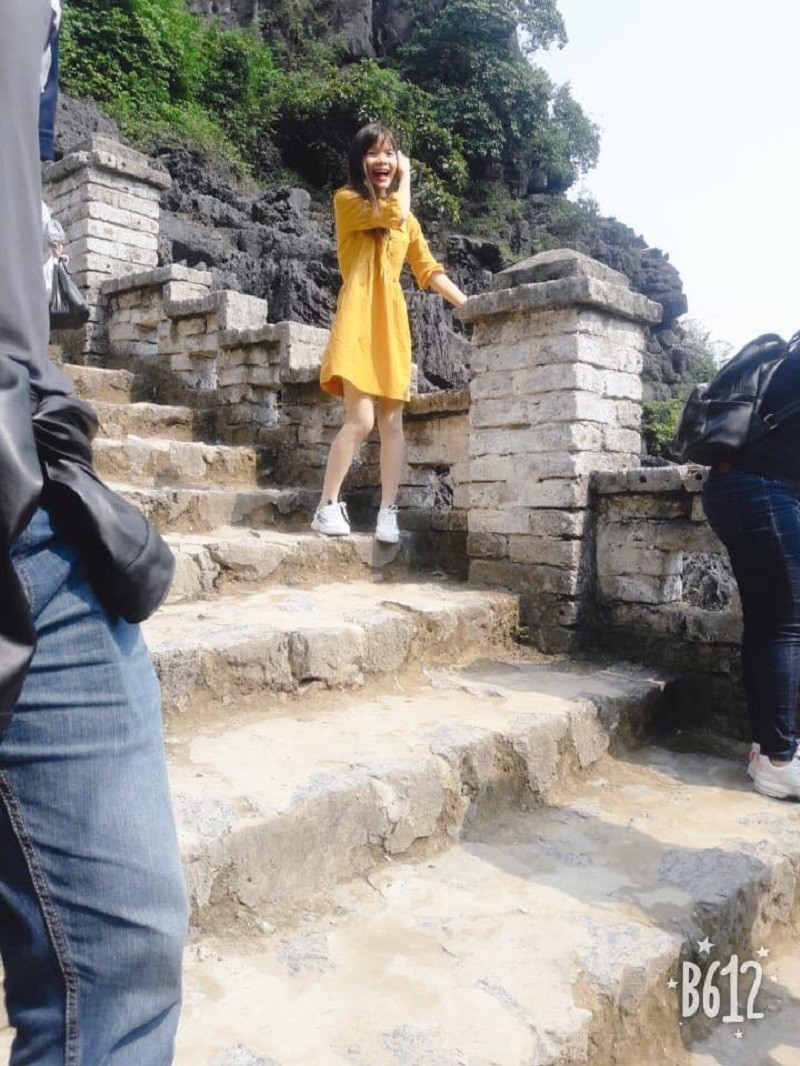 Nhiều cô nàng còn than thở cứ hễ nhờ bạn trai chụp ảnh hộ là cãi nhau, hoặc nếu có chụp thì cũng chỉ chọn được 1 tấm tạm ưng trong hàng trăm tấm.