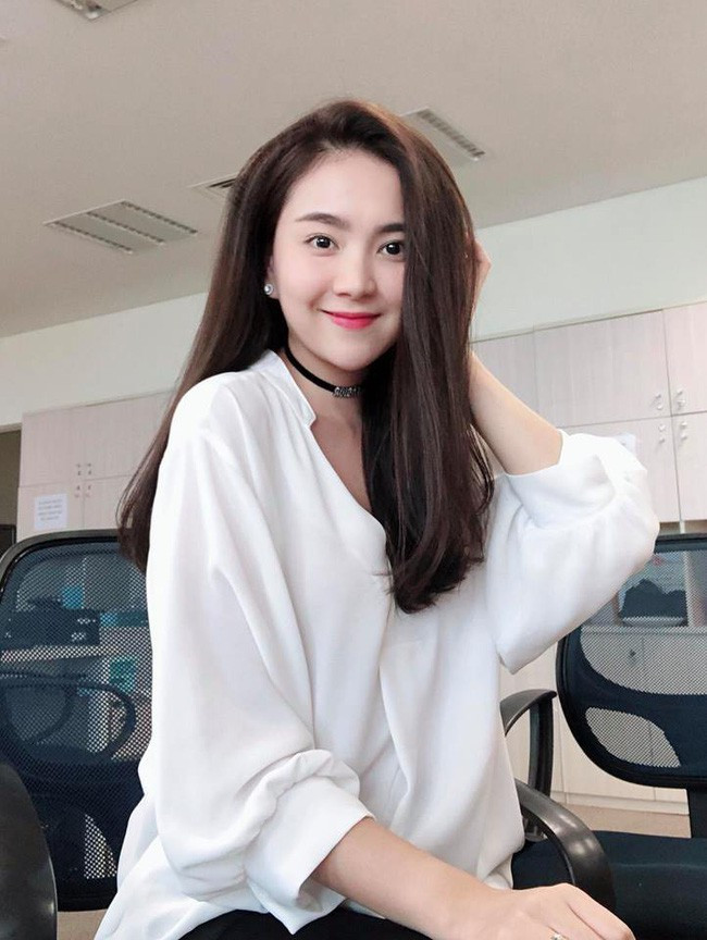 Sau khi tốt nghiệp đại học, Mai Ngọc đầu quân cho đài truyền hình Việt Nam VTV. Với ngoại hình nổi bật chiều cao 1m72 cùng khả năng dẫn dắt lưu loát, cô được nhà đài "ưu ái" để làm BTV và dẫn dắt: Bản tin thời tiết, Chuyển động 24h....