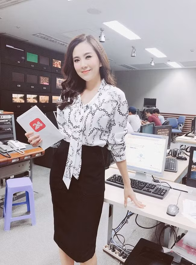 Đầu tháng 12/2016, Mai Ngọc bất ngờ lên xe hoa với một doanh nhân trẻ gốc Hà thành. Đám cưới của cô được tổ chức hoành tráng và thu hút sự chú ý đặc biệt của giới truyền thông. Trong đám cưới của mình, Mai Ngọc đã diện những bộ váy đẹp mắt nhất cùng các loại phụ kiện đình đám để hoàn thiện hình ảnh sang trọng của mình.