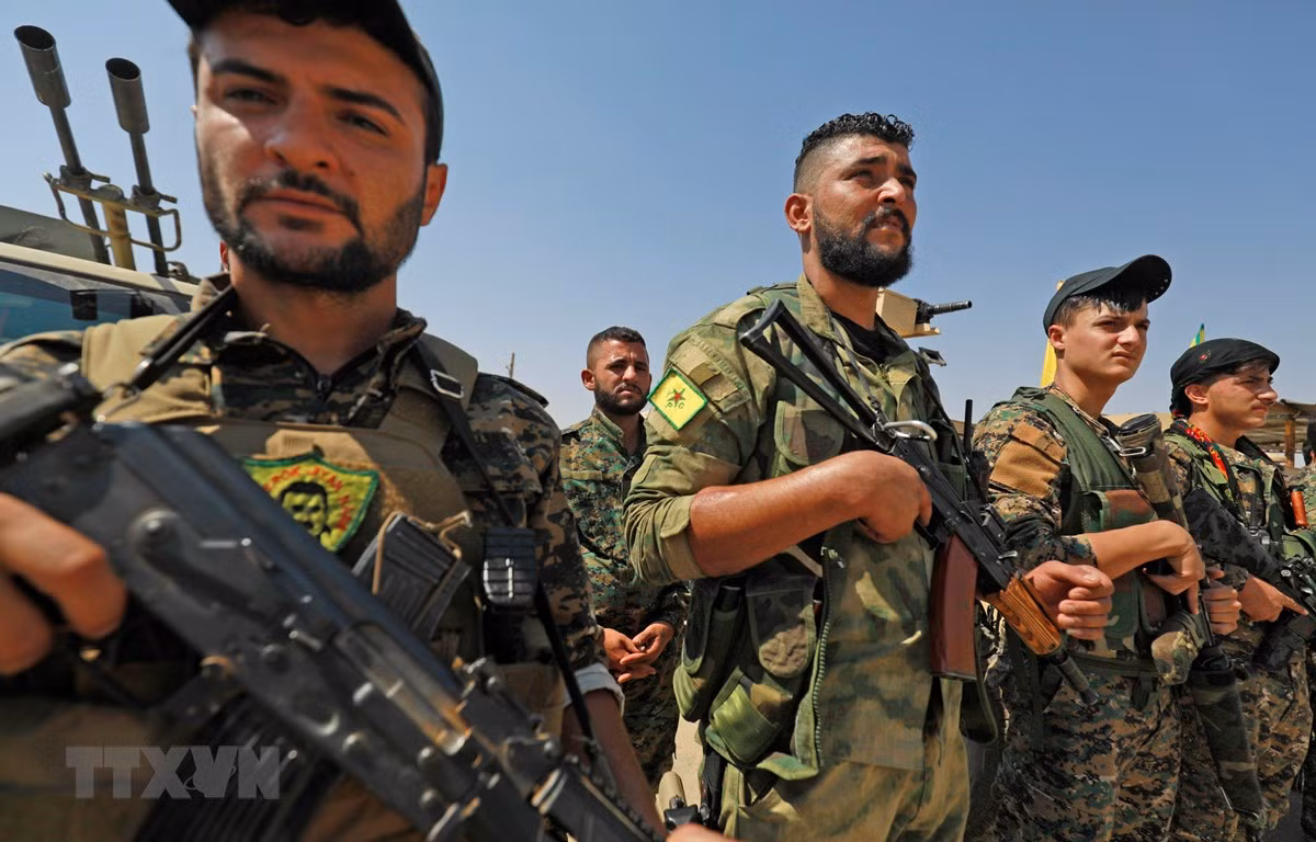 Nguoi Kurd dang rut khoi vung bien gioi phia Bac Syria