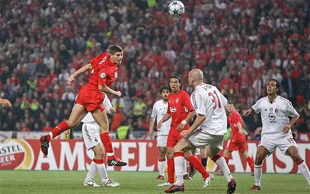 Liverpool 3-3 AC Milan, chung kết Champions League 2005. AC Milan hùng mạnh của Carlo Ancelotti đã phải quỳ gối trước những đôi chân của Djimi Traore, Milan Baros hay Vladimir Smicer.