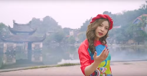 Chính những điều đó vô tình khiến Nhật Lê trở thành nàng WAGs nổi tiếng nhất nhưng cũng "tai tiếng" và nhiều người còn đùa nhau rằng: "Nhật Lê chỉ thở thôi cũng bị nhiều người ghét".