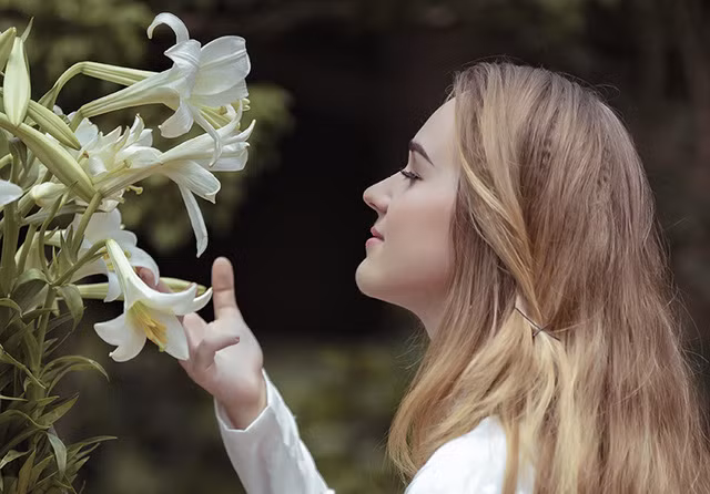 Mặc dù tới Việt Nam chưa được bao lâu nhưng Daria nói và viết Tiếng Việt rất tốt, khiến nhiều người tưởng nhầm cô là người đã sống ở Việt Nam lâu năm. Ảnh trong bài: Bùi Thiên Sơn.