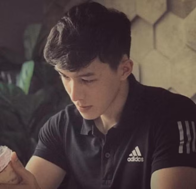 Theo tìm hiểu, Đức Hoài lai tới 3 dòng máu. Ông nội Hoài là người gốc Hoa, bà nội lai Việt – Pháp. Có lẽ bởi vậy mà gương mặt của anh chàng càng thêm phần thu hút.