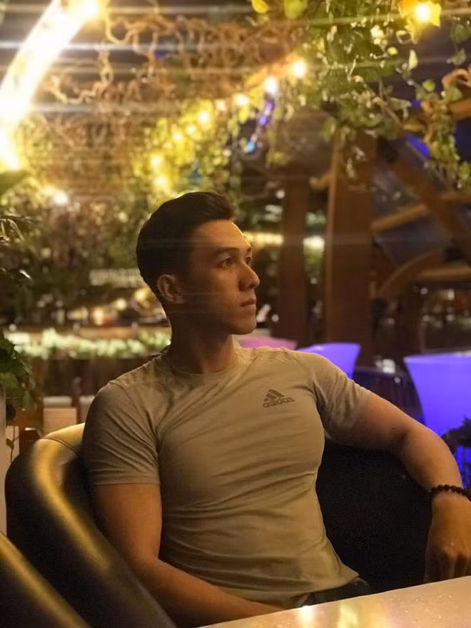 Vì lai 3 dòng máu nên gương mặt của Đức Hoài nhìn có nét thu hút rất lạ.