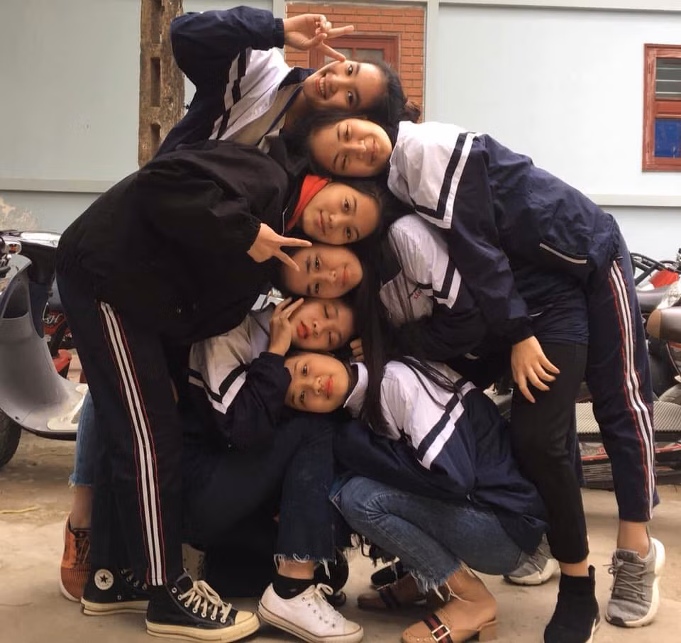 Việc sắp xếp ai trên ai dưới chắc cũng mất chút thời gian loay hoay nhưng hãy yên tâm vì bức ảnh ra đời sẽ không làm bạn thất vọng.