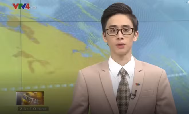 Daniel Shulyndin, năm nay tròn 20 tuổi, là người lai Nga - Việt và hiện đang sinh sống tại Hà Nội.