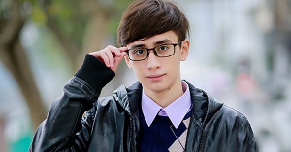 Cùng ngắm nhìn những hình ảnh cực điển trai của chàng MC soái ca người Nga từng khiến biết bao fan Việt Nam phải nghiêng ngả.