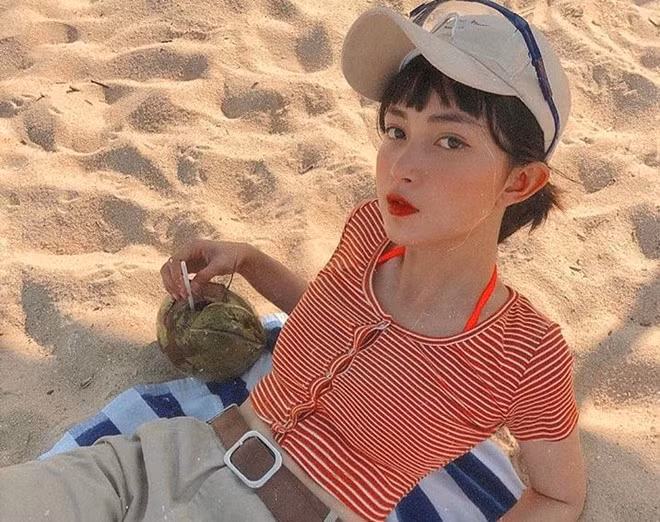 Mai Kỳ Hân (sinh năm 1995) là mẫu lookbook nổi tiếng trong giới trẻ Sài Thành. Cô sở hữu chiều cao 1,57m cùng gương mặt tròn bầu bĩnh, gò má cao, đôi mắt to long lanh và thần thái như mẫu chuyên nghiệp.