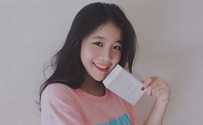 Sau khi những bức hình của Hoàng Anh được đăng tải, cô nàng này nhanh chóng nhận được sự phản hồi của cộng đồng mạng. Nhiều người cho rằng, bạn gái của Đoàn Văn Hậu đã quảng cáo kiểu bất chấp mà không nghĩ tới tác dụng của mặt hàng mình đang giới thiệu.