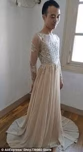 Ngay sau đó, tên tuổi của anh chàng này đã được nhiều khách hàng biết tới và được gọi với biệt danh "Chủ shop tâm lý nhất hệ mặt trời".