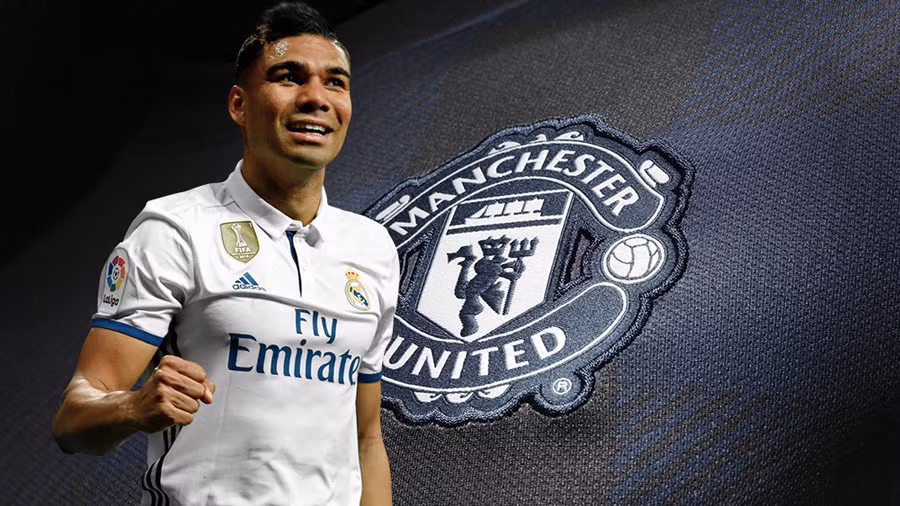 M.U trở lại hỏi mua Casemiro: Theo một số nguồn tin chuyển nhượng cầu thủ từ Tây Ban Nha và Brazil cho biết, Casemiro đang nhận được những lời “ve vãn” từ M.U trong thời gian gần đây. Mặc dù M.U đang có đội hình lý tưởng, với Matic đá trụ, nhưng HLV Mourinho vẫn muốn đưa Casemiro về sân Old Trafford trong mùa Hè 2018. Ảnh: AS
