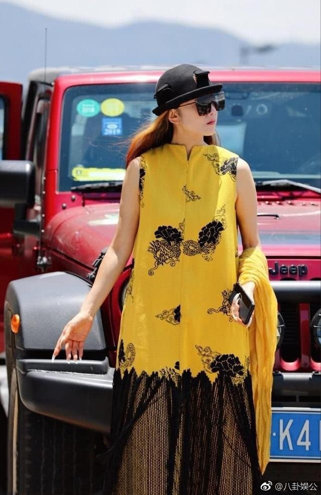 "Nhờ là diễn viên múa và duy trì chế độ ăn uống, luyện tập nên cơ thể tôi luôn dẻo dai. Ở tuổi 60, tôi vẫn múa được những bài diễn nhiều năm trước của mình với độ khó cao", bà chia sẻ trên Sina.