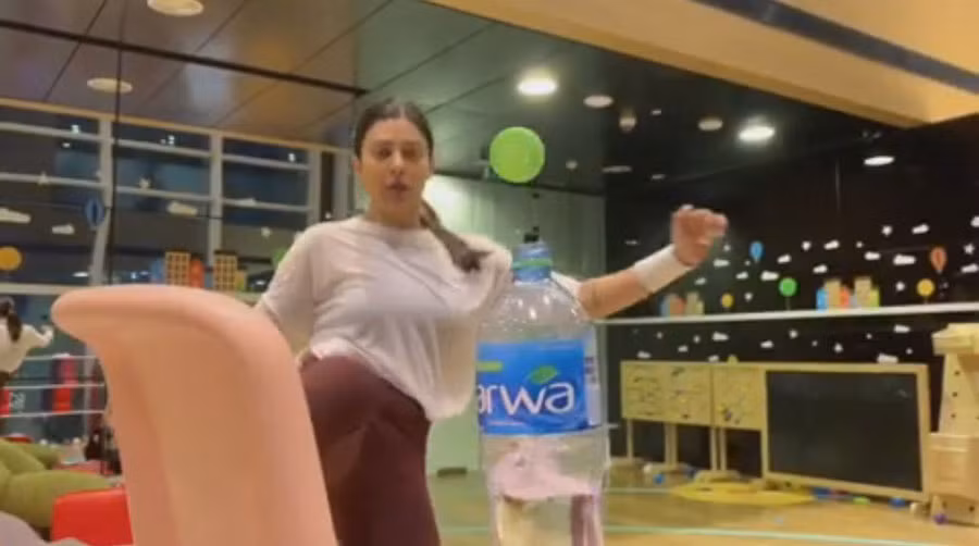 Sau khi thực hiện thử thách, nam võ sĩ để hashtag #Farakickschallenge kèm lời thách thức tới tài tử Jason Staham, võ sĩ MMA Conor McGregor, diễn viên Thành Long, võ sĩ kiêm diễn viên Jean Claude Van Damme.