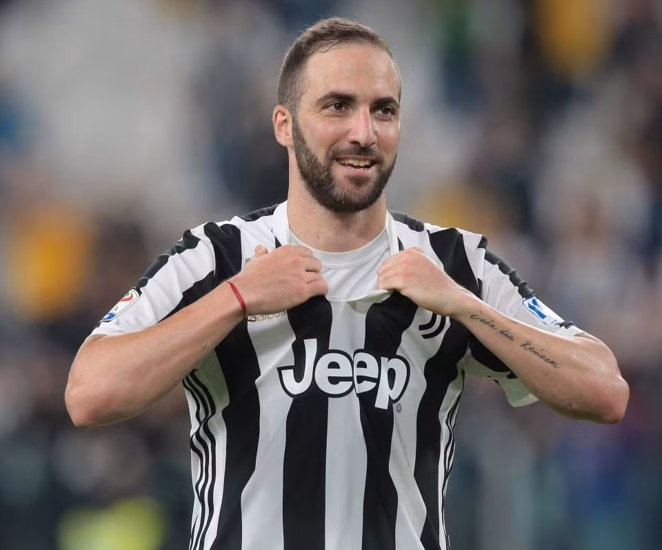 BLĐ Juventus hy vọng thu về 45 triệu Euro khi bán Gonzalo Higuain cho PSG, bằng một nửa khoản tiền họ bỏ ra chiêu mộ anh về từ Napoli cách đây 2 năm.