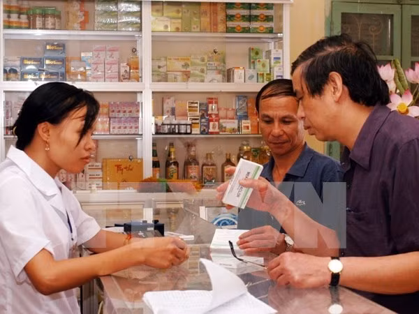 Bo truong Bo Y te: Dan duoc tiep can thuoc moi, thuoc tot de dang hon-Hinh-2