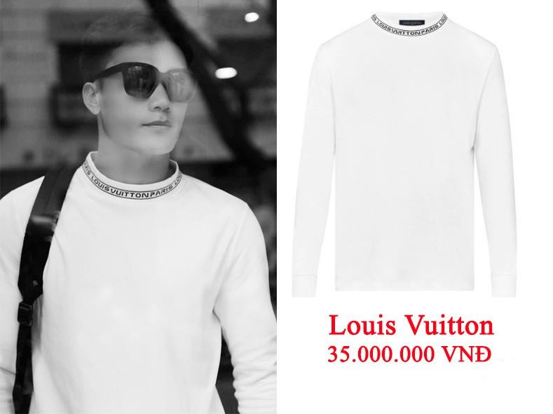 Hình ảnh sành điệu mới nhất được Bùi Tiến Dũng đăng tải lên mạng xã hội, nhận được 54 ngàn lượt thích và hàng chục ngàn lời khen ngợi cho gu thời trang sang chảnh. Chiếc áo của hãng Louis Vuitton mà thủ môn Việt Nam mặc có giá bán tới 35 triệu đồng.