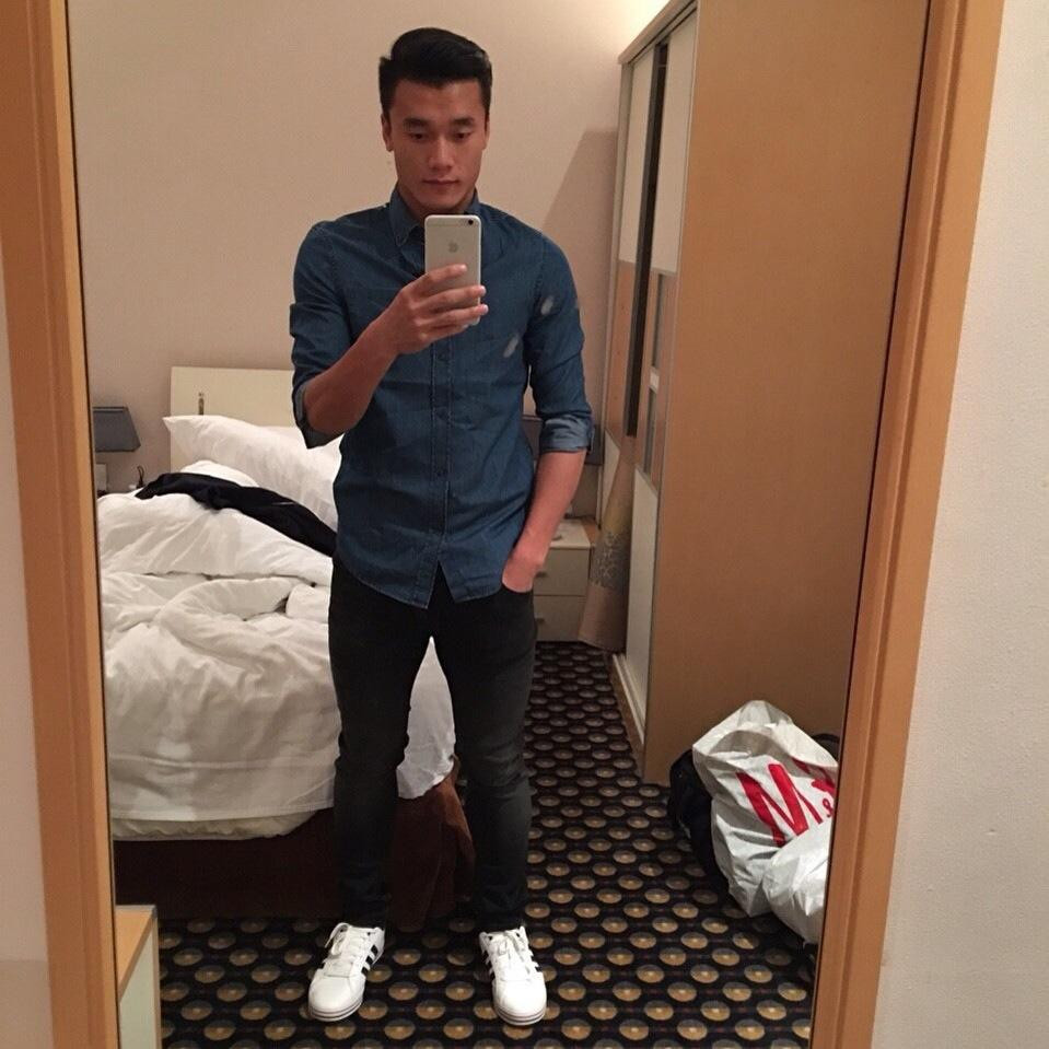 Nếu được miêu tả style thường ngày của Dũng trong 1 từ, đó chỉ có thể là basic. Đơn giản nhưng vẫn cực kỳ gọn gàng, thu hút và nam tính.