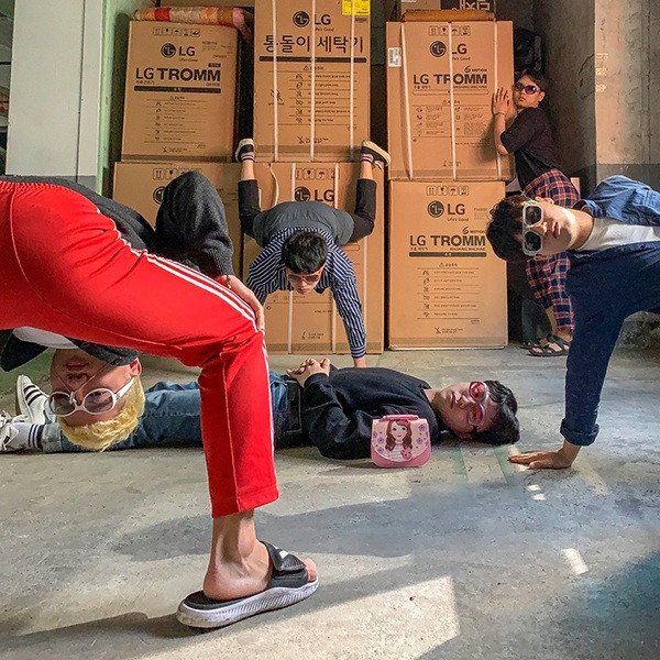 Tuy không cười nói gì nhưng nhìn vào những tấm ảnh, có thể thấy được độ lầy, nhây của hội bạn này.