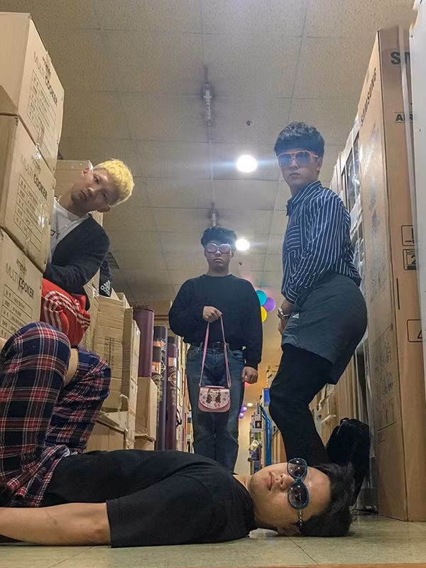 Tư thế nào không quan trọng miễn là tạo đủ mọi dạng thoải mái nhất là ok.