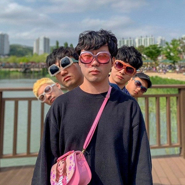 Mới đây, hội bạn trai gồm 5 người đến từ Hàn Quốc đã gợi ý cho những nhóm anh em muốn đi du lịch với nhau có bức ảnh để đời.