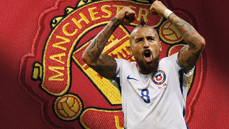 M.U mua "chiến binh" của Bayern Munich: Theo thông tin c huyển nhượng bóng đá mới nhất từ 1 số nguồn tin từ Italia và Đức cho biết, M.U đang cùng Inter bước vào cuộc đua giành chữ ký của tiền vệ Arturo Vidal. Vidal là ngôi sao của Bayern Munich dưới thời HLV Ancelotti. Anh cũng có quan hệ tốt với nhà cầm quân người Italia. Sau 2 trận chính thức dưới quyền HLV Heynckes, Vidal chỉ được đá 23 phút. Ảnh: Calcio