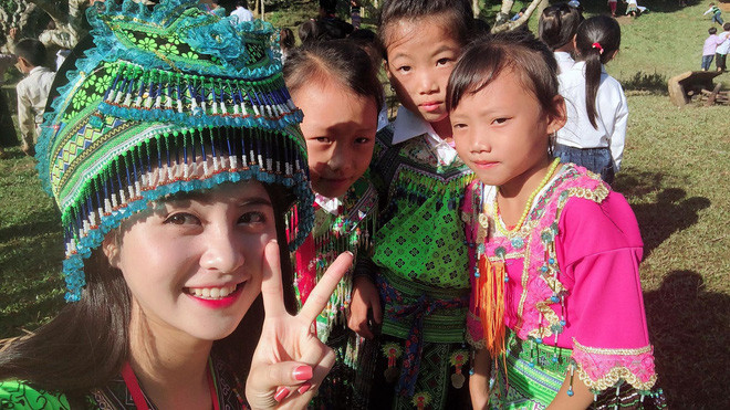 "Em khá may mắn vì được mọi người biết đến một chút. Thi thoảng em cũng có làm mẫu cho các shop và studio nhưng không có ý định dấn thân vào showbiz. Trong tương lai, em thích một công việc ổn định và kín đáo hơn", Thu Trang chia sẻ.