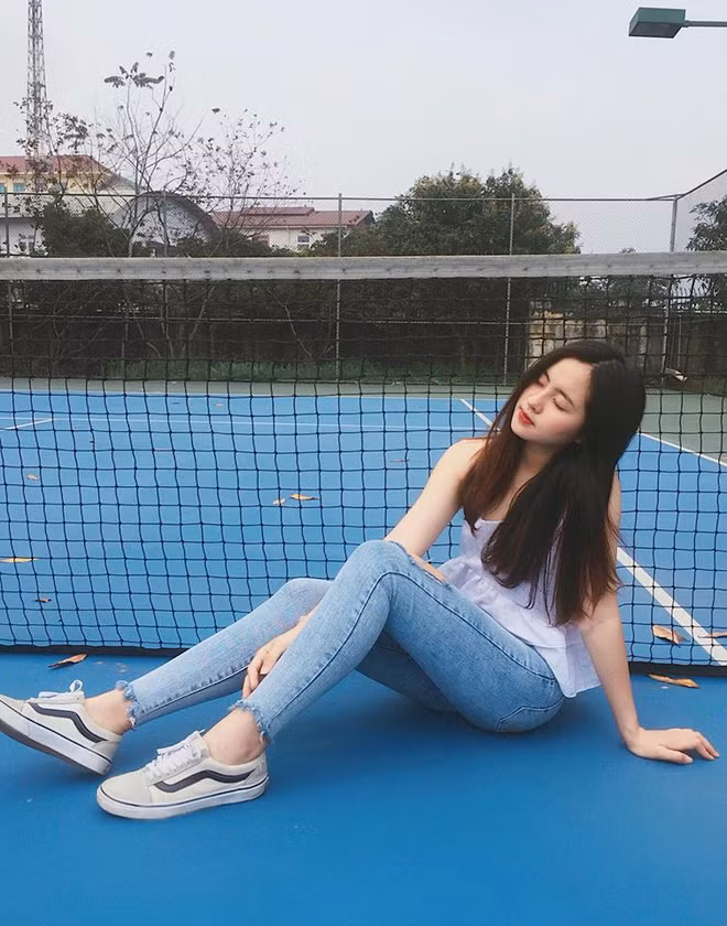 Đứng trước những lời khen có cánh của cộng đồng mạng, Thu Trang chia sẻ rằng: "Con gái ai cũng thích được khen, em cũng vui khi được mọi người quan tâm, dành tình cảm cho mình. Nhưng em nghĩ xinh thôi chưa đủ nên vẫn cố gắng hoàn thiện bản thân mỗi ngày bằng việc học hỏi và trau dồi kĩ năng sống".