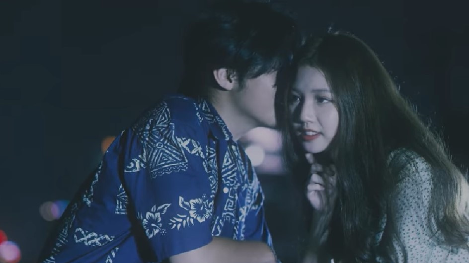  MV Hongkong1 nhận được nhiều phản hồi tích cực từ khán giả. Nhiều người cũng dành lời khen cho vẻ ngoài xinh xắn, trong sáng của nữ diễn viên chính trong MV.