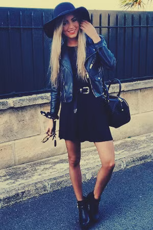 Theo tìm hiểu của cánh thạo tin, Marina Muntaner sinh năm 1996 trên hòn đảo Mallorca xinh đẹp. Hiện cô nàng này đang là sinh viên tại một trường đại học trên lãnh thổ Tây Ban Nha.