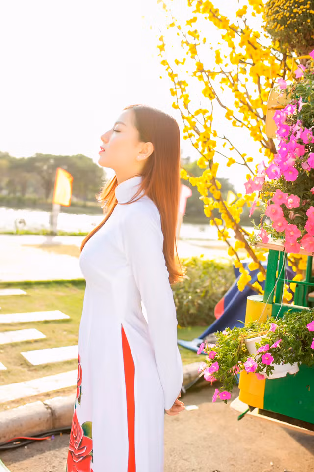 Lê Hạ Anh là cái tên không còn xa lạ gì với cư dân mạng. Cô được mệnh danh là hot girl Phở 9X xinh đẹp trong series phim hài sitcom.