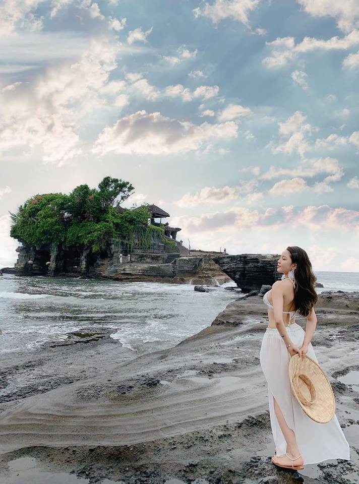 Nhận định về cuộc sống trước mắt của mình, Trâm Anh cho biết: "Cuộc sống có muôn vàn những thử thách và ngã rẽ. Đôi khi chúng xảy đến trong lúc mình chưa kịp chuẩn bị. Nhưng khi nó đã xảy ra với cuộc đời mình rồi thì mình nên có trách nhiệm và điều khiển nó theo hướng tốt nhất có thể",