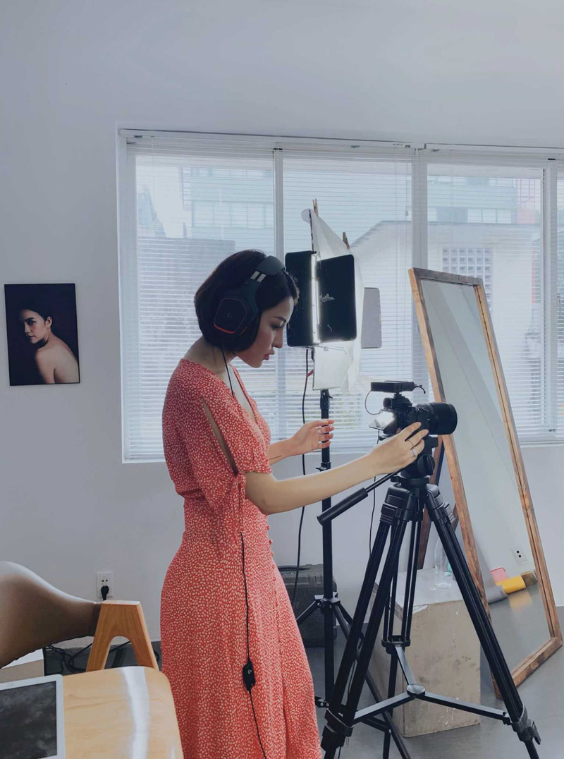 Thậm chí, tránh sự làm phiền của nhiều người Trâm Anh phải khóa phần bình luận trên trang cá nhân sau vụ lộ clip nóng.