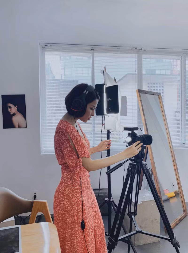 Thậm chí, tránh sự làm phiền của nhiều người Trâm Anh phải khóa phần bình luận trên trang cá nhân sau vụ lộ clip nóng.