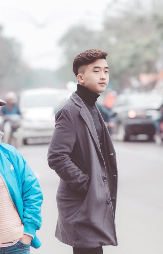 Mới đây, Danh Trung cùng các đồng đội ở U19 Viettel đã xuất sắc về đích ở vị trí thứ hai ở một giải đấu phong trào tại Hà Nội. Cũng chính cầu thủ này trở thành điểm nóng không chỉ trên sân mà còn ở trên các khán đài.