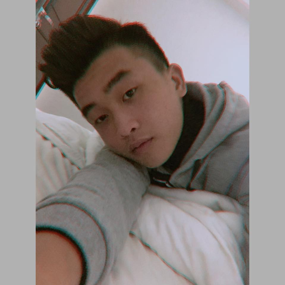 Mạnh mẽ trên sân cỏ nhưng Danh Trung lại khá nhắng nhít trên trang cá nhân của mình.