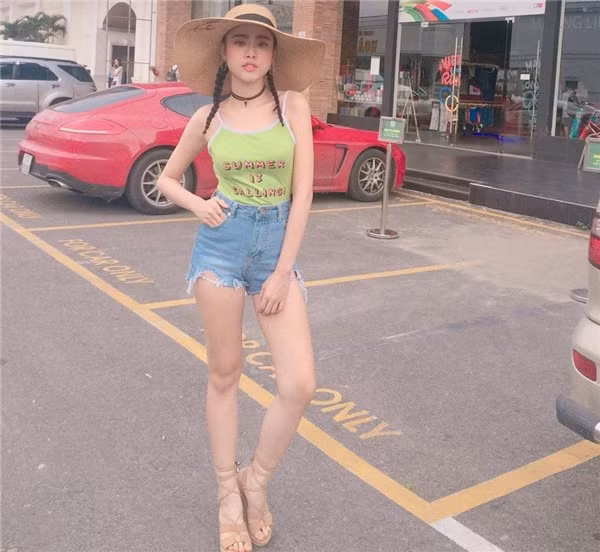 Dù bận rộn với các kế hoạch công việc, nhưng cô cho biết, mình vẫn đặt việc học lên hàng đầu.Và có lẽ, chính việc học múa và tập luyện mỗi ngày đã giúp Thái Ngọc San giữ được vóc dáng nóng bỏng và xinh đẹp.