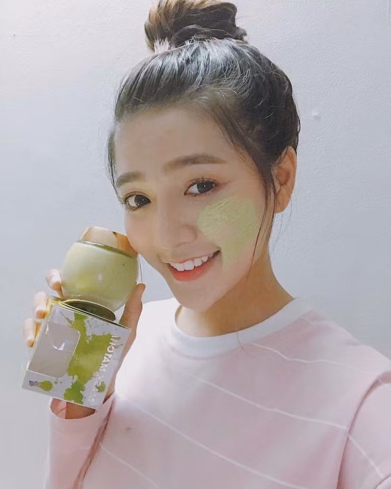 Nguyễn An Vy là một trong số những hot girl Sài thành được nhiều dân mạng chú ý tới nhờ vẻ đẹp như một cô tiểu thư và sự trong sáng của lứa tuổi học trò.