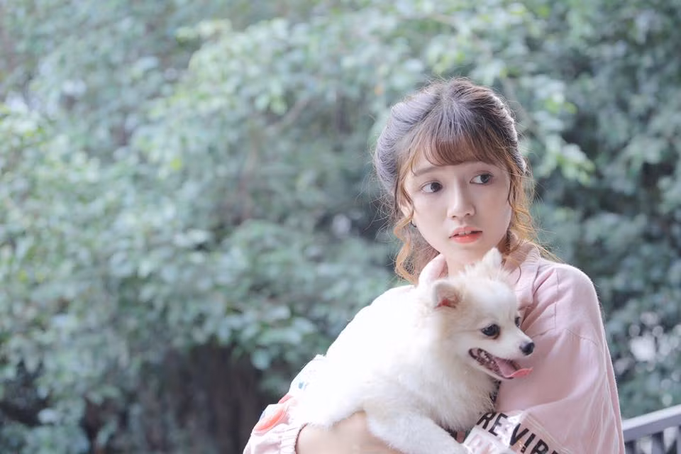 Khả năng diễn xuất rất tốt của An Vy dần được bộ lộ qua các tập phim khiến khán giả “chết mê chết mệt”. Hiện tại, cô nàng đang là cái tên được yêu thích nhất bộ phim, không chỉ bởi vẻ ngoài xinh xắn, đang yêu, mà còn ở tâm hồn đẹp.