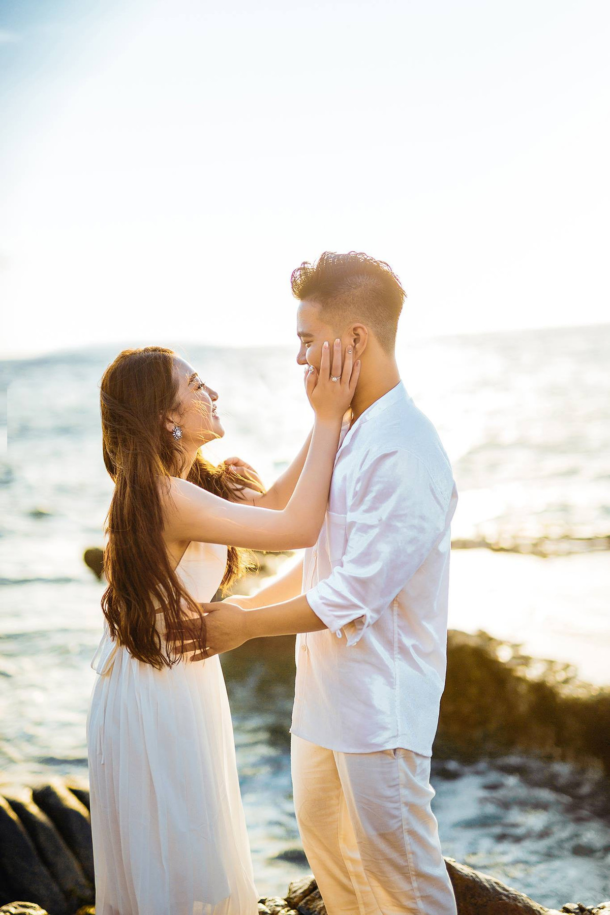 Ngay sau khi những hình ảnh của cô dâu Nam Định với đám cưới khủng được đăng tải đã ngay lập tức chiếm sóng MXH và bộ ảnh cưới của cặp đôi cô dâu, chú rể này cũng đã được chia sẻ công khai.