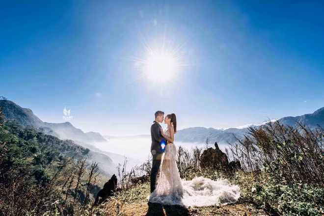 Được biết, cặp đôi Thu Hương và Năng Tĩnh đã dành thời gian để thực hiện bộ ảnh cưới lãng mạn của mình tại Ninh Thuận, resort An Lâm và một địa điểm nữa là Đà Lạt.