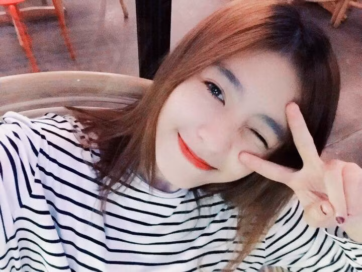 "Phim cấp 3" là loạt series phim ngắn được phát trên youtube nói về những câu chuyện tuổi học trò. Việc nhắc đến phim cấp 3 sẽ khiến nhiều người hiểu lầm và dành cho Minh Ngọc những suy nghĩ không mấy tốt đẹp.