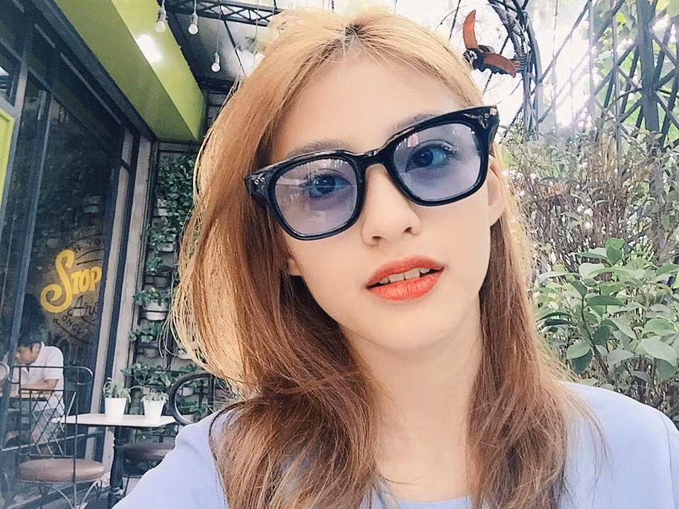 Sau một thời gian "mất tăm mất tích", cô gái Hà thành (hiện đang sinh sống tại Tp. Hồ Chí Minh) một lần nữa khiến dân mạng phải nhắc tới mình khi xuất hiện đóng "Phim cấp 3".