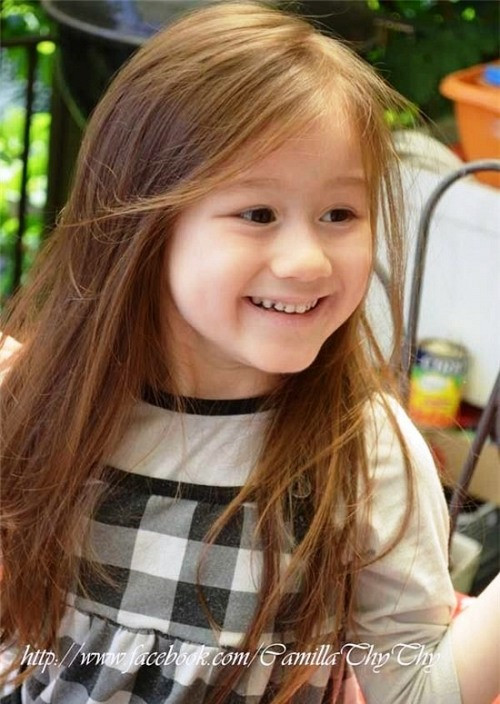 Cô bé sinh năm 2007 này còn có hẳn trang cá nhân riêng với số lượng người theo dõi cao không kém hot girl.
